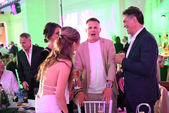 FOTO: David Limberský bavil své okolí. – stránka 17