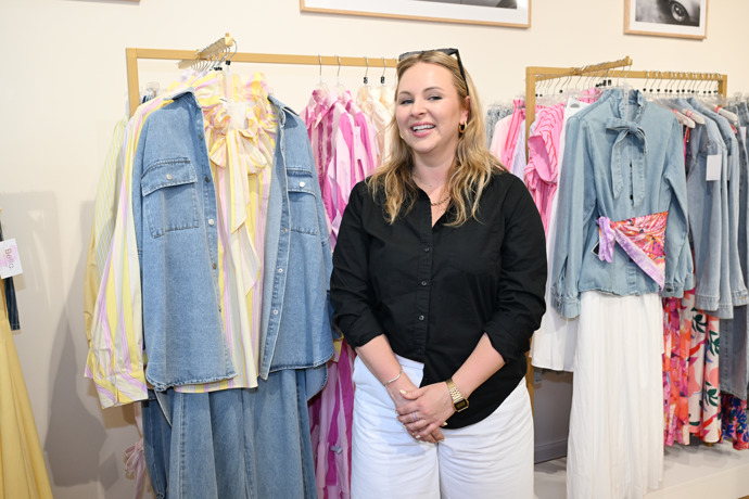 FOTO: Katka Říhová na otevření nového obchodu Bella Store. – stránka 6