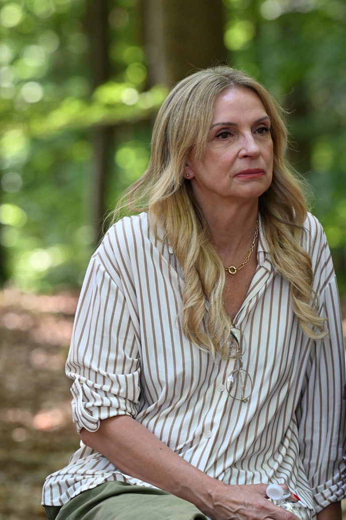 FOTO: Ivana Chýlková v lese. – stránka 8