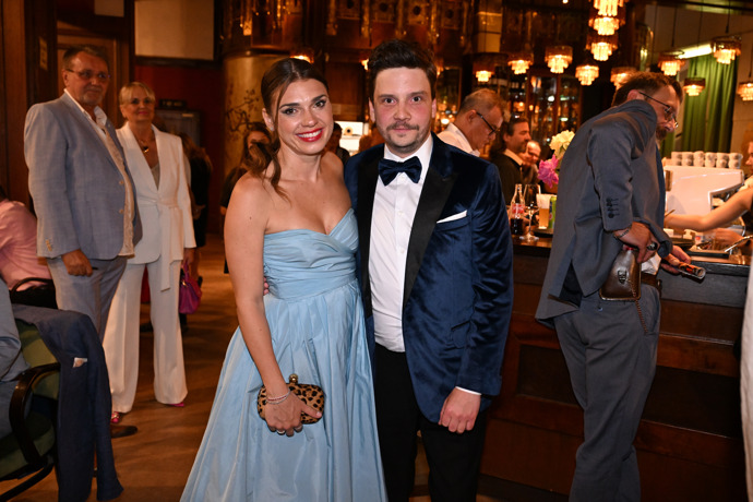 FOTO: Denisa Pfauserová na premiéře nechyběla. – stránka 21