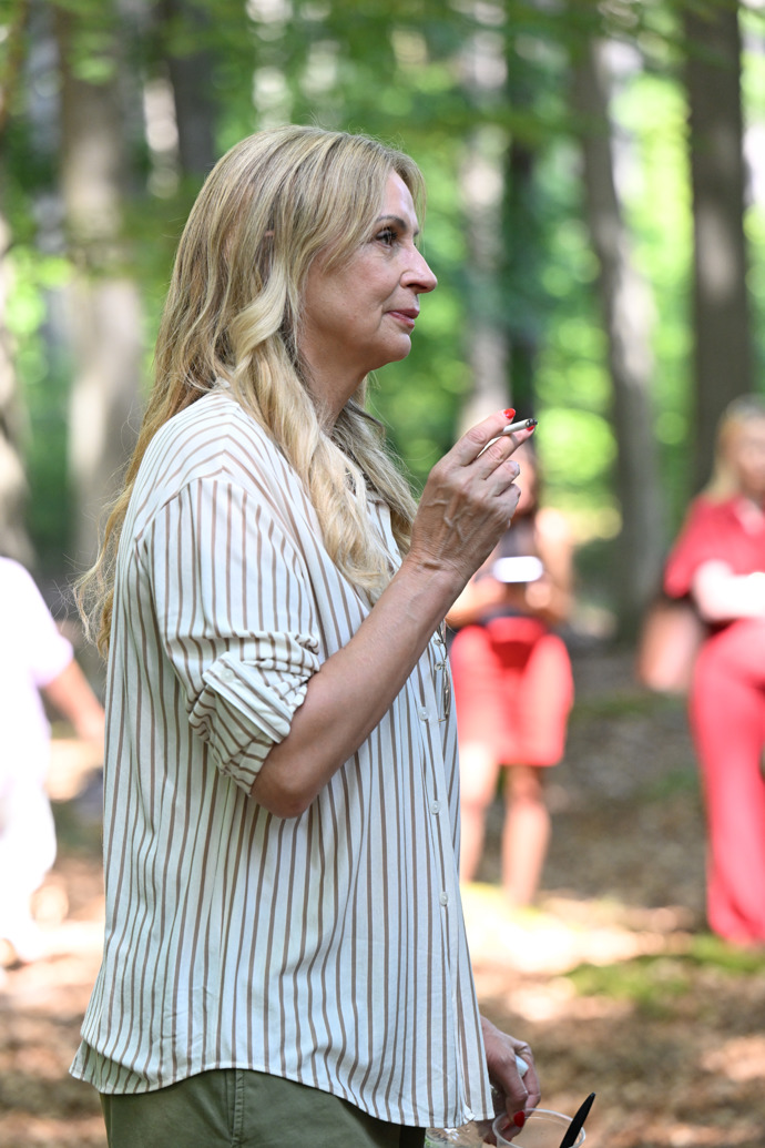 FOTO: Ivana Chýlková s cigaretou. – stránka 7