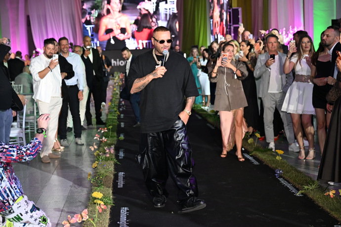 FOTO: O hudební vystoupení na Fashion Night Brno se postaral Rytmus. – stránka 80