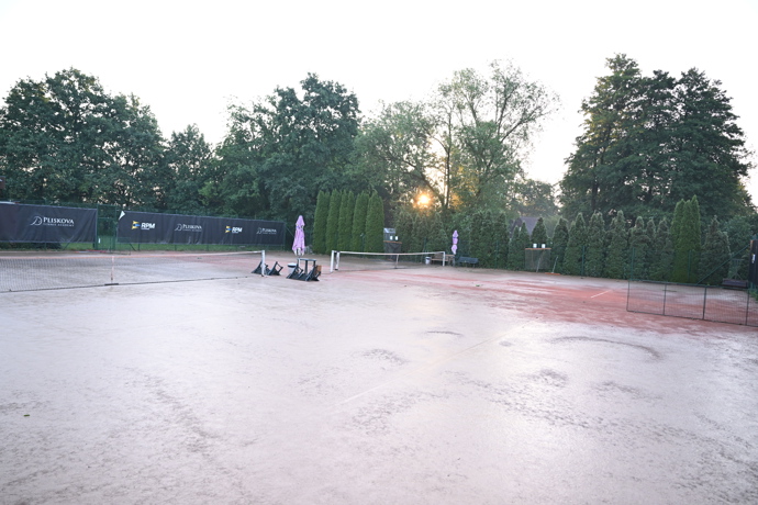 FOTO: Ani klasické tenisové dvorce ničivé vodě neunikly. – stránka 34