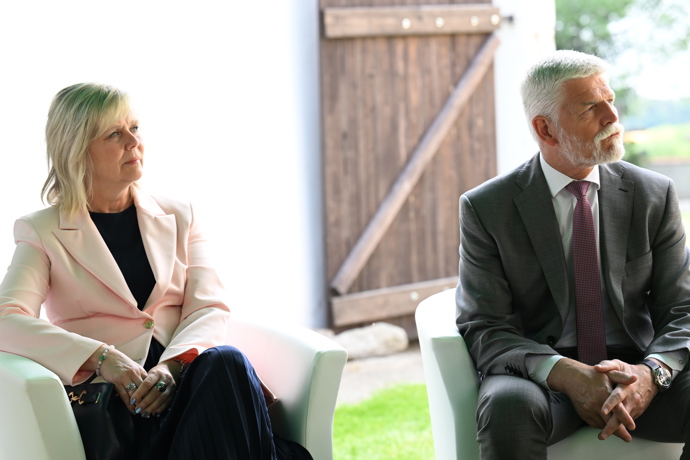 FOTO: Petr Pavel a Eva Pavlová se bavili s lidmi. – stránka 4