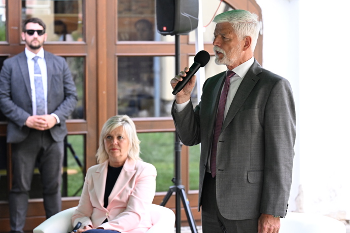 FOTO: Petr Pavel a Eva Pavlová odpovídali na dotazy. – stránka 2