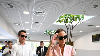 FOTO: Agáta Hanychová dorazila k soudu v letních šatičkách.