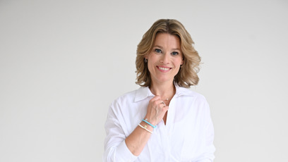 FOTO: Míša Gemrotová a její náramek pro nadaci Anežka.