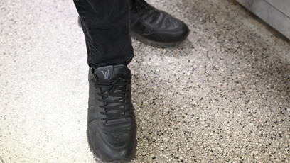 FOTO: Mirek Dopita obul boty znaky Louis Vuitton.