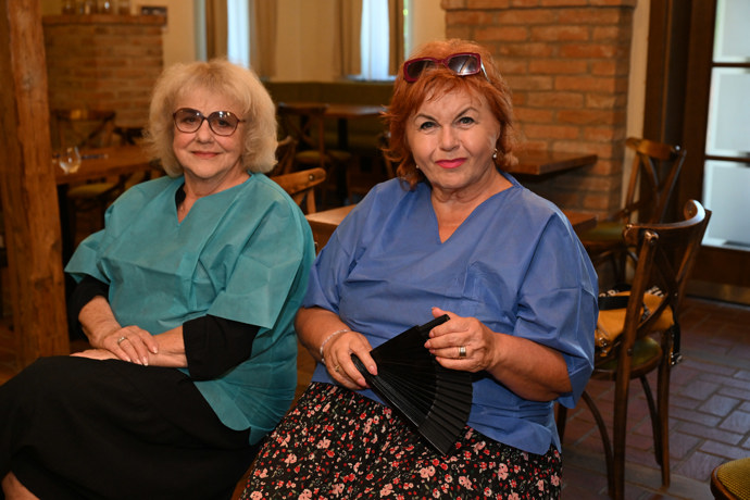 FOTO: Iva Hüttnerová seděla vedle Hany Křížkové. – stránka 11