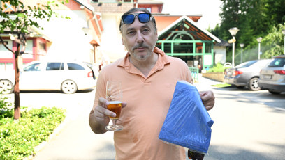 FOTO: Marian Vojtko si dal hhned pivo.