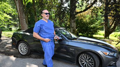 FOTO: Marian Vojtko v nemocnicčním úboru.