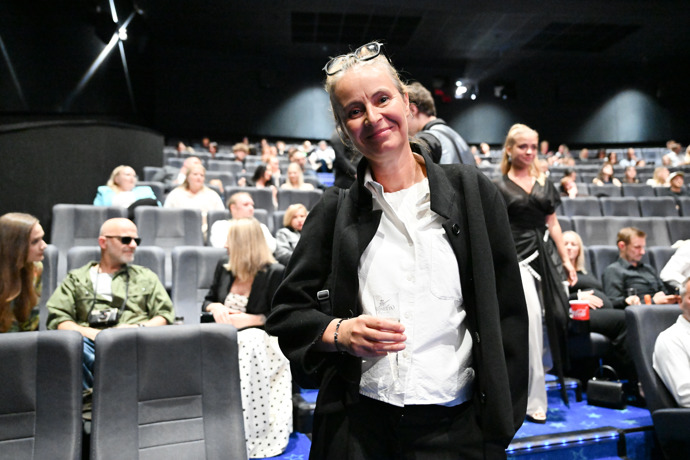 FOTO: Lenka Vlasáková byla skoro k nepoznání. – stránka 13