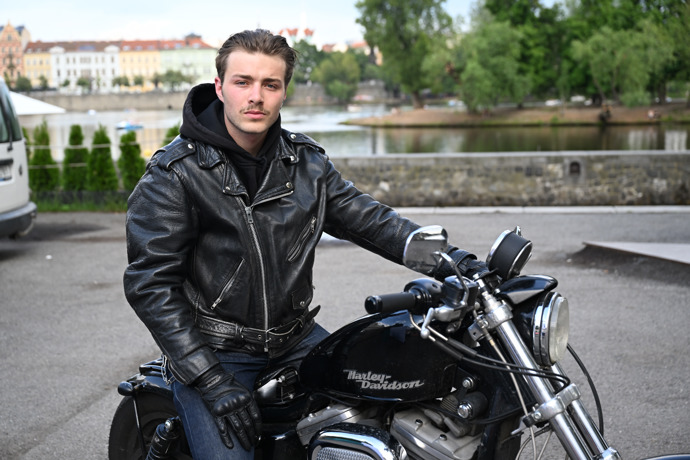 FOTO: Šimon Opp jezdí na motorce. – stránka 7