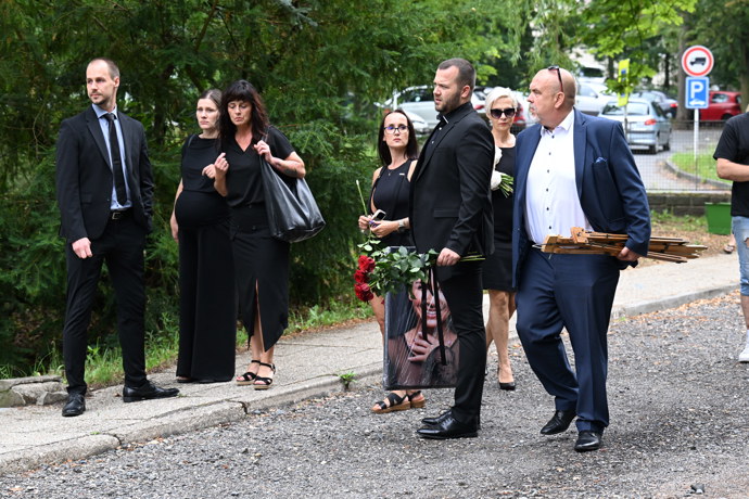 FOTO: Poslední rozloučení s Bárou Tlučhořovou. – stránka 52