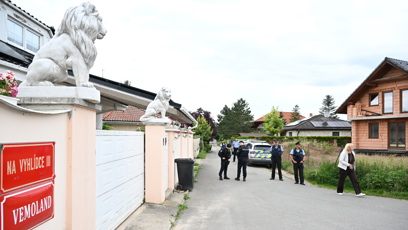 FOTO: Policejní manévry před domem Karlose Vémoly.