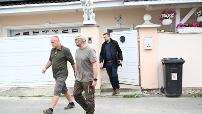 FOTO: Policejní manévry před domem Karlose Vémoly.
