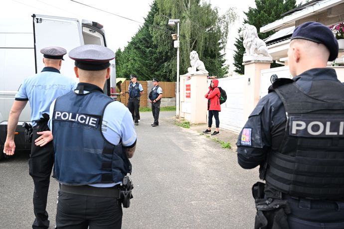 FOTO: Policejní manévry u Karlose Vémoly. – stránka 3