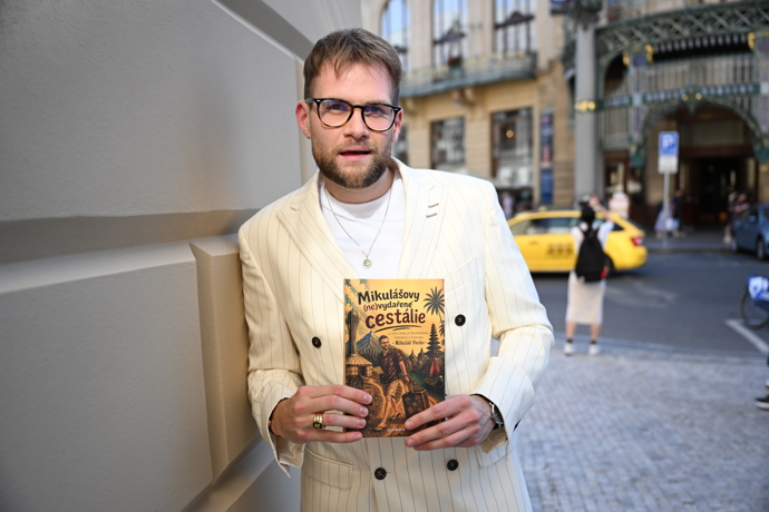 FOTO: Mikuláš Focko a jeho nová kniha. – stránka 12