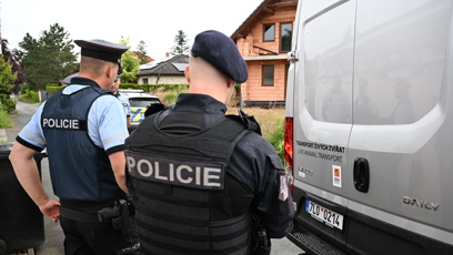 FOTO: Policejní manévry u Karlose Vémoly.