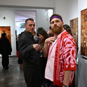 Nechyběl operní tenor Michael Skalický v pestrých barvách.