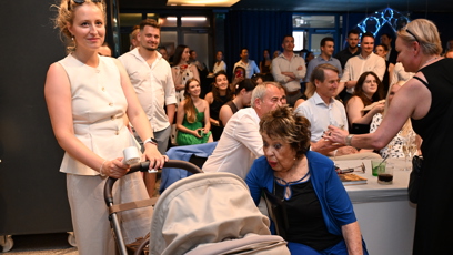 FOTO: Jiřina Bohdalová dělala vtipné grimasy na svého pravnuka Antonína.