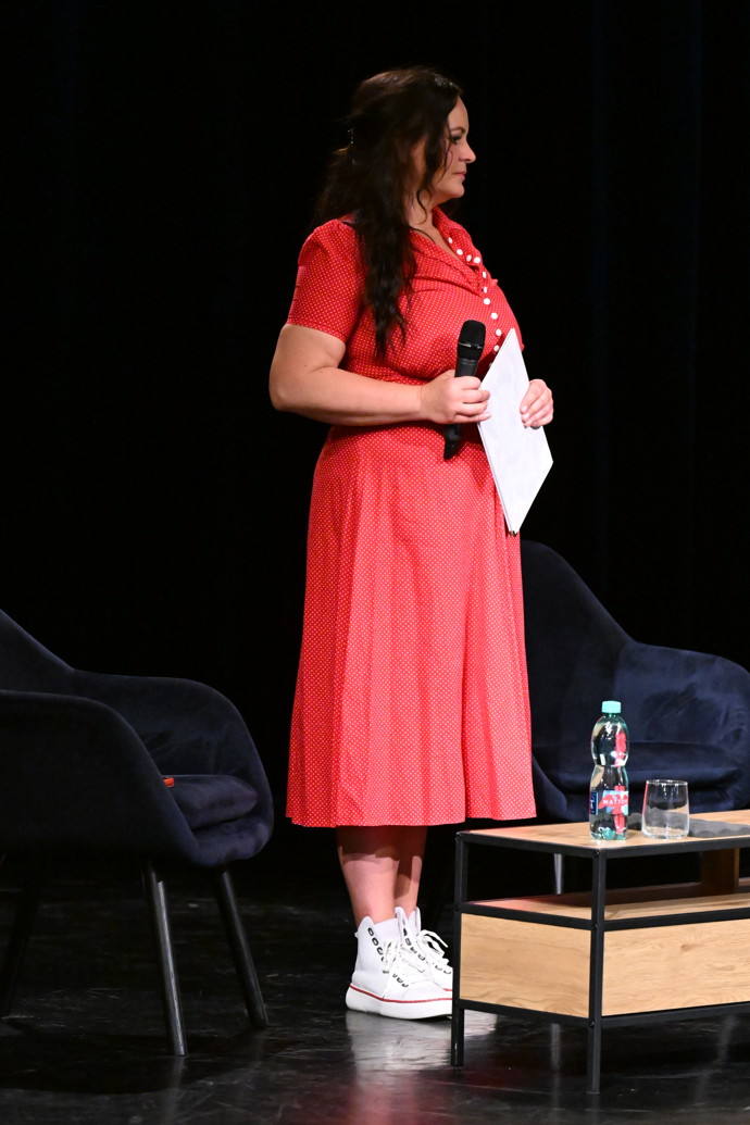 FOTO: Herečka Jitka Čvančarová. – stránka 7