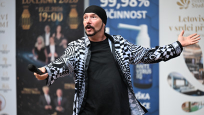 FOTO: Bohuš Matuš zazpíval na akci Anděl mezi zdravotníky.