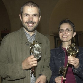 Když si ostříhala vlasy, většina se domnívala, že jde o manýrysmus. V posledních letech už si kolegové začali všímat, že je k smrti unavená.