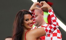 Chorvatská kráska opět dráždí na MS: Ivana ukázala silikony v odvážném modelu