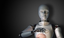 eXtra vyvrací fake news: Pozor na "necenzurovanou AI"! Chatbot šíří lži a konspirační teorie