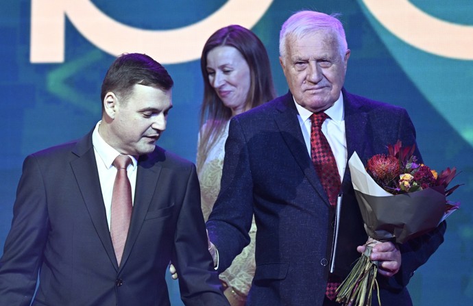 FOTO: Petr Macinka má k Václavu Klausovi hodně blízko. – stránka 9