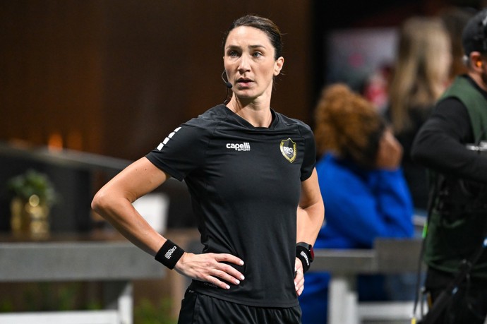 FOTO: Kathryn Nesbitt je přísná rozhodčí. – stránka 1