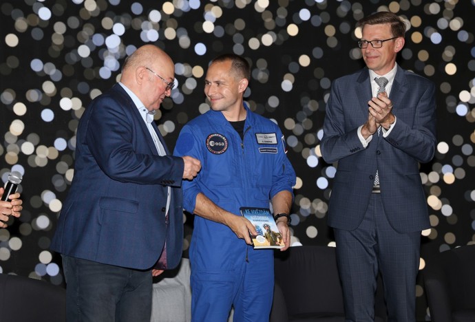 FOTO: Astronauti Aleš Svoboda a Vladimír Remek – stránka 21