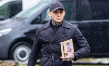 Gábor Boráros přišel na pohřeb s fotografií v rámečku.