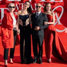 Letos se hvězdy hodily do gala a skoro to vypadalo, že nezestárly ani o den. Foto pochází z dubnové evropské premiéry Ďábel nosí Pradu 2 v Londýně.