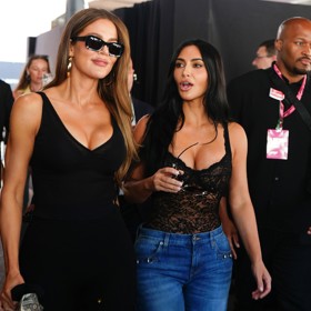 Kim Kardashian se svou sestrou Khloe. 