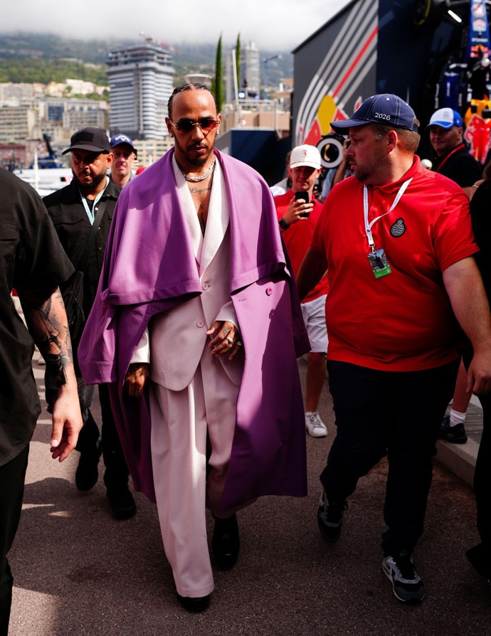 FOTO: Pilot F1 Lewis Hamilton. – stránka 4