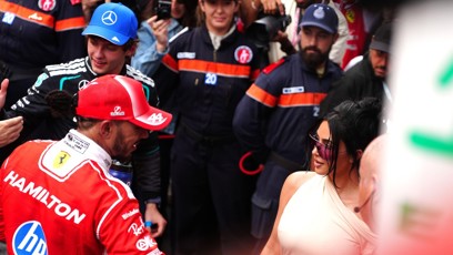 FOTO: Lewis Hamilton měl vedle sebe svou lásku Kim.