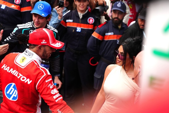 FOTO: Lewis Hamilton měl vedle sebe svou lásku Kim.