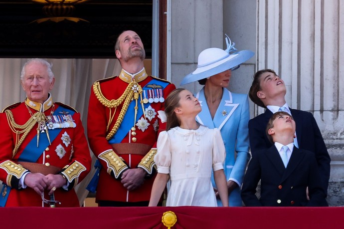 FOTO: Britská královská rodina na každoroční akci Trooping the Colour, která slouží jako oficiální oslava narozenin panovníka. – stránka 2