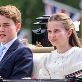 Princ George se svou mladší sestrou, princeznou Charlotte.