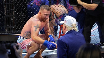 FOTO: Justin Gaethje se baví s Donaldem Trumpem.