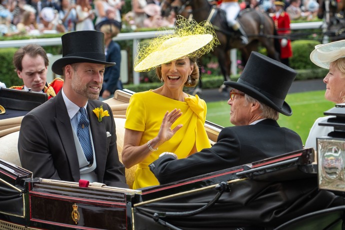 FOTO: Princezna Kate dorazila na prestižní dostihy Royal Ascot v zářivě žlutých šatech. – stránka 5