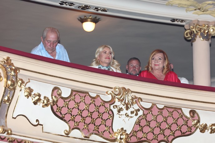 FOTO: Alena Schillerová seděla v lóži s dcerou a manželem Heleny Vondráčkové. – stránka 7