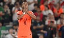 Fotbalista Cody Gakpo přišel o dítě.