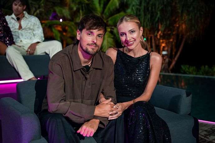 FOTO: Martin Válek alias Valis s Anetou Šimečkovou. – stránka 26