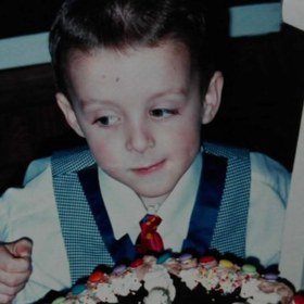 „Tohle je Štěpán. Stará se o to, aby tu systém zdravotnictví zůstal kvalitní a dostupný i pro naše děti a vnoučata,“ uvádí ODS na svém Instagramu k fotografii Štěpána Slováka.