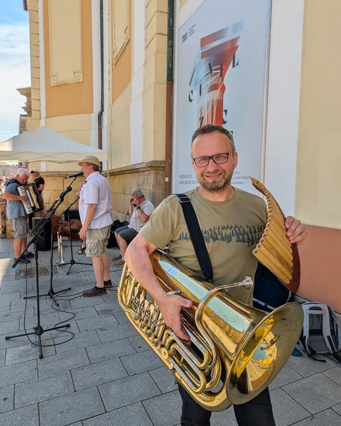 FOTO: Exministr práce a sociálních věcí Marian Jurečka vystoupil na festivalu Olomouc o(žije). – stránka 1