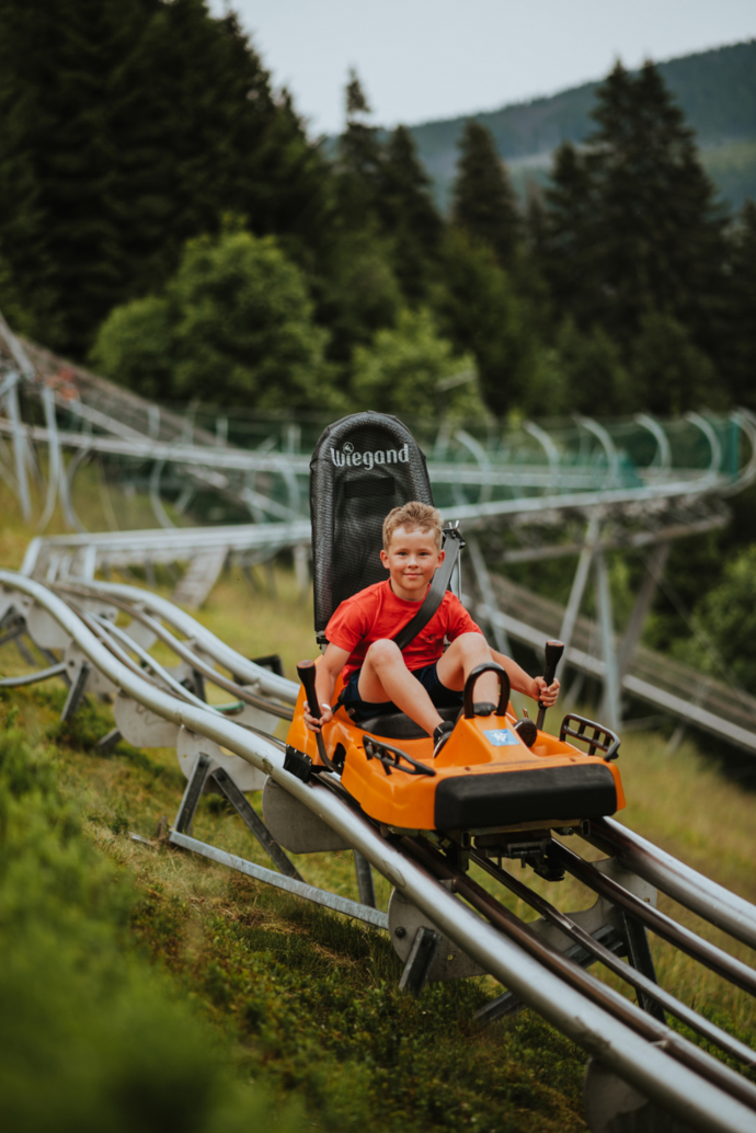 FOTO: Moderní bobová dráha v Relaxparku láká na pořádnou dávku adrenalinu v rychlých zatáčkách. – stránka 11