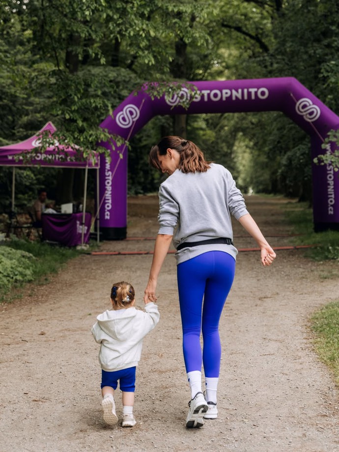FOTO: Dcera Kateřiny Sokolové běžela svůj první maraton. – stránka 1